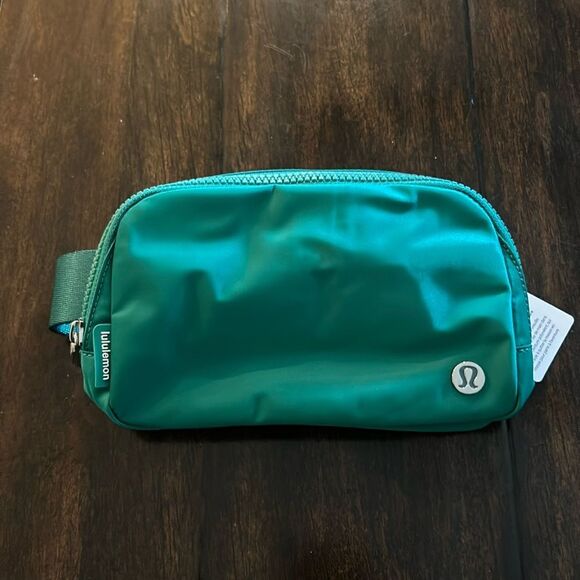 Brand New lululemon Belt Bag - Green - Picture 1 of 3